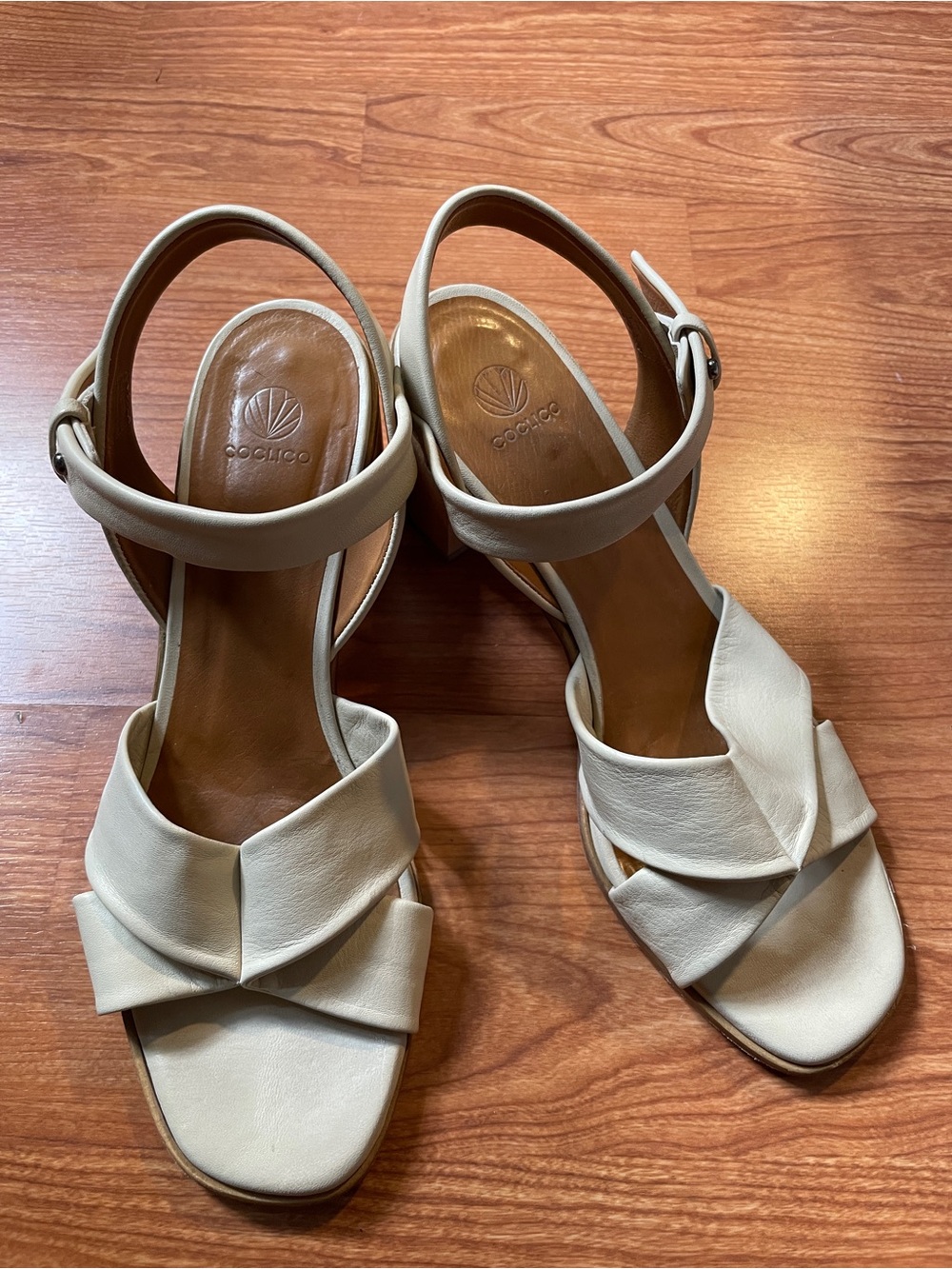 Coclico Cream Leather Women’s Cross Strap Sandals